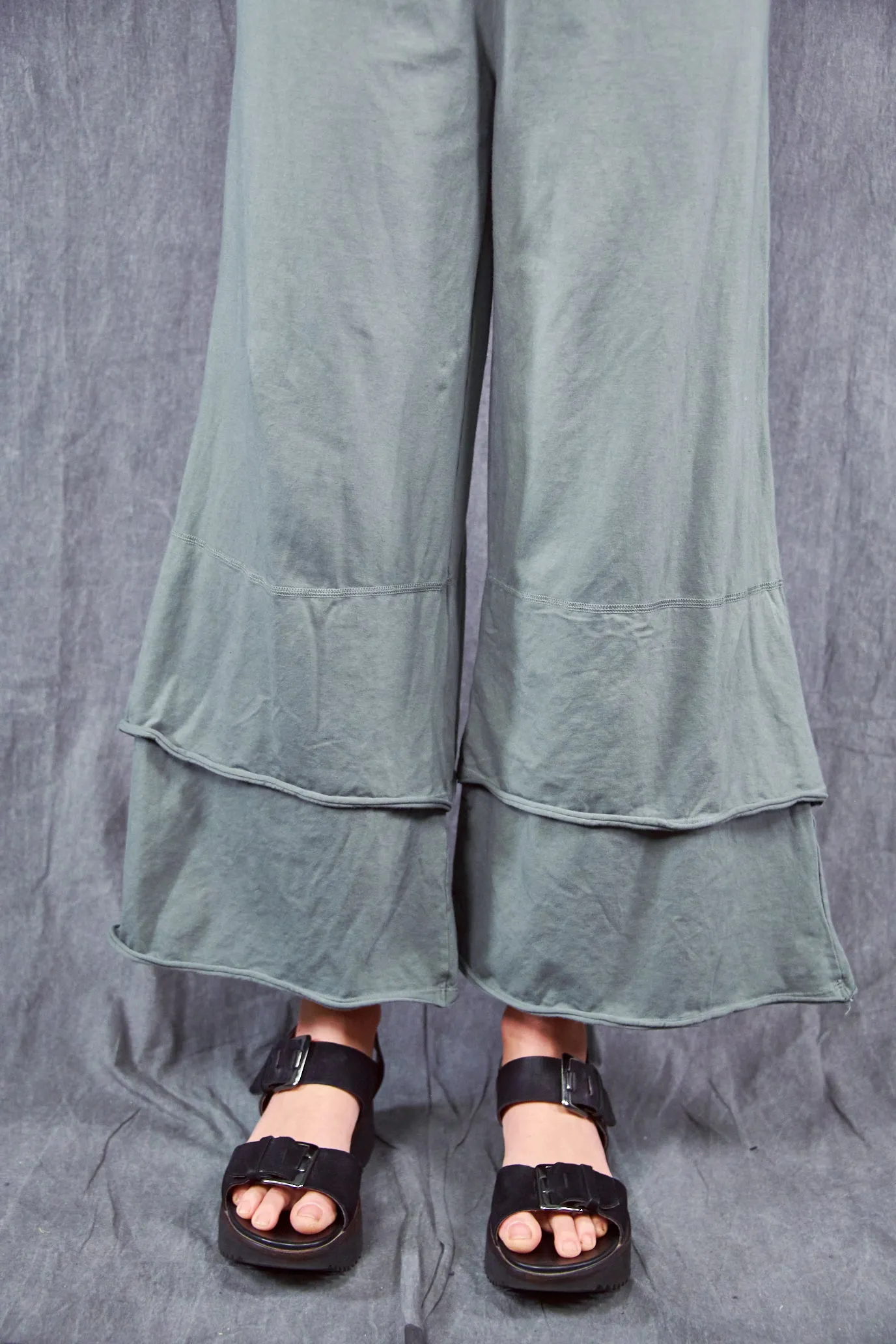3239 Wide Cropped Petaloon Smudge Stick-U