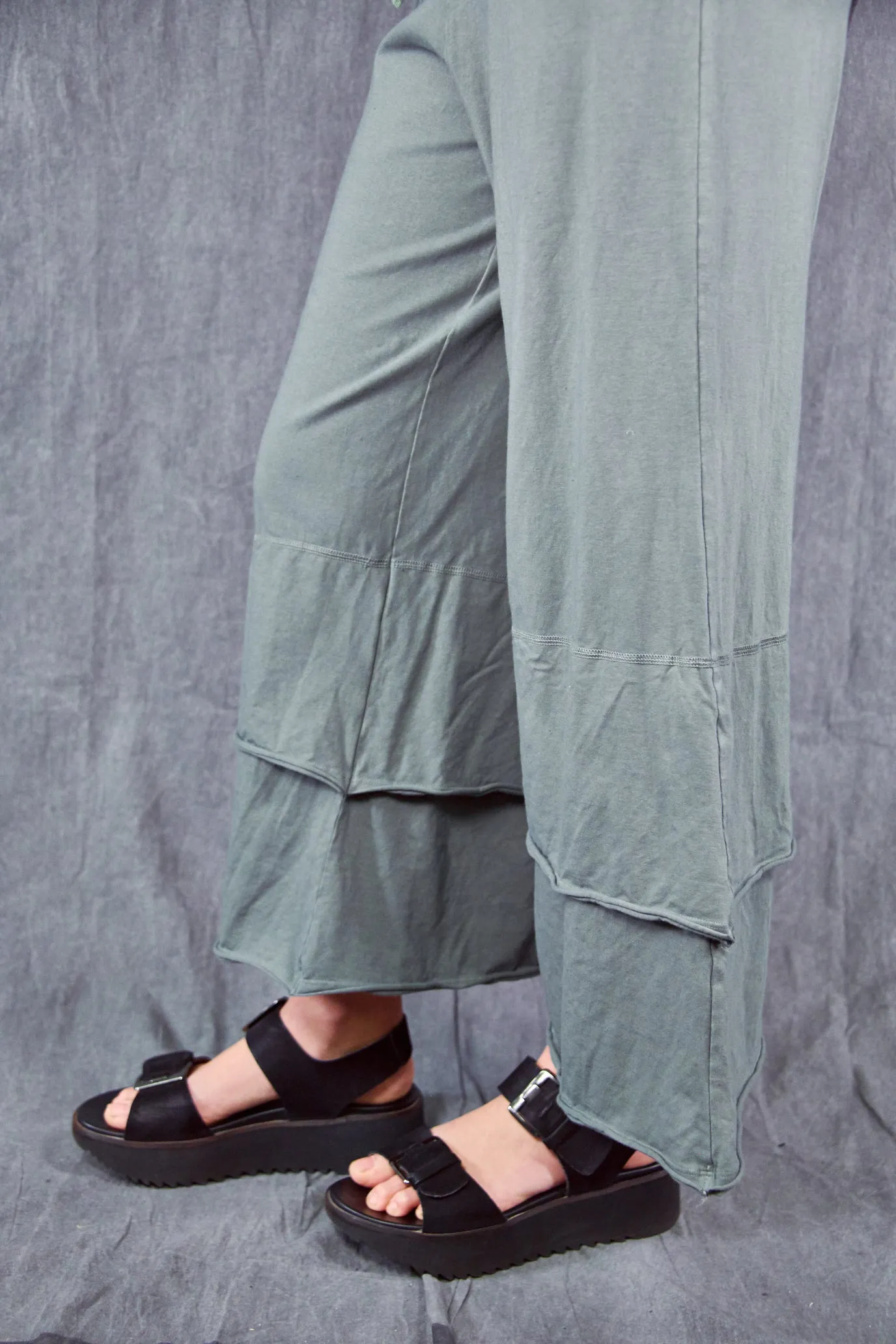 3239 Wide Cropped Petaloon Smudge Stick-U
