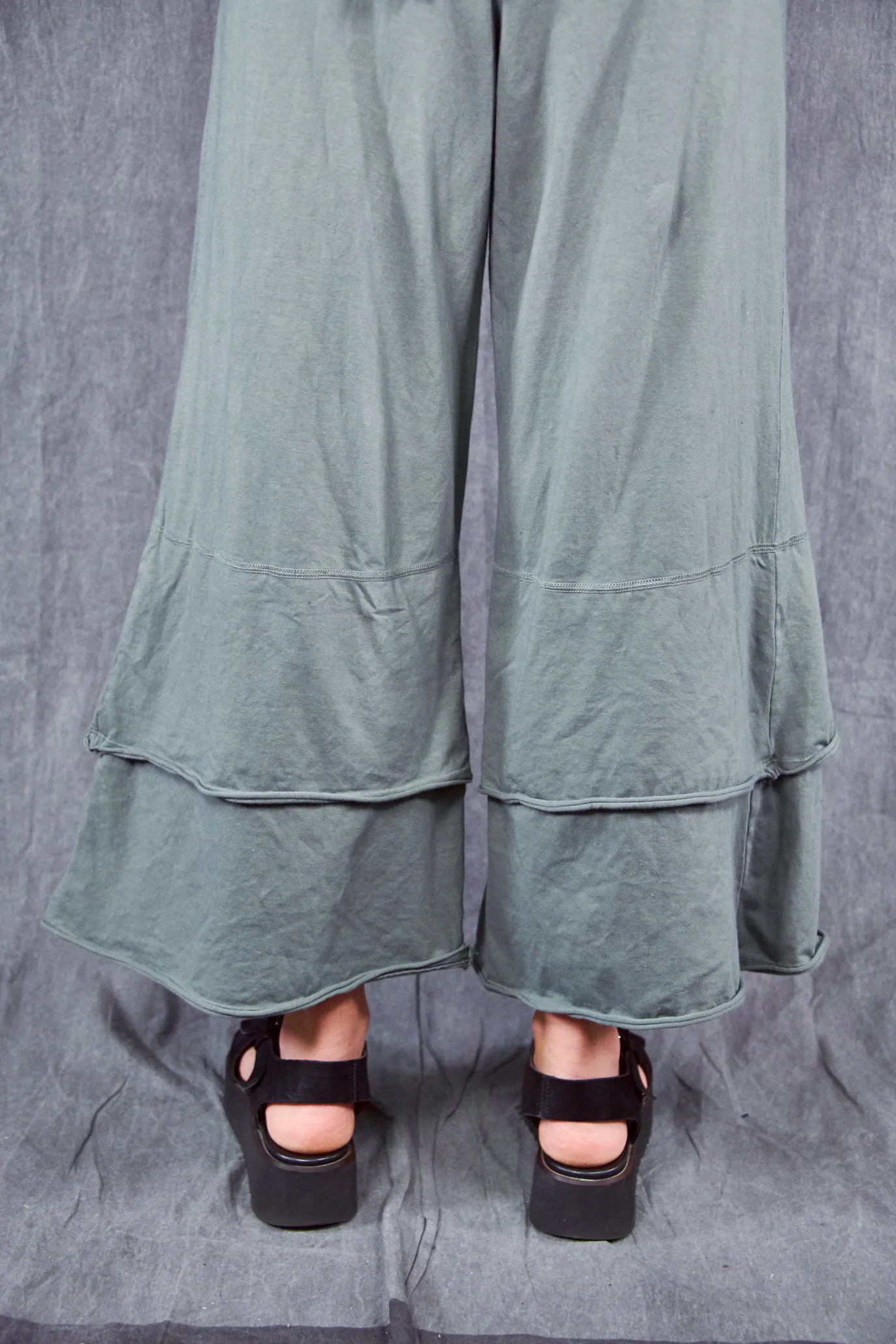 3239 Wide Cropped Petaloon Smudge Stick-U