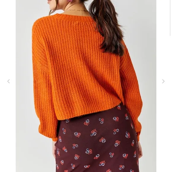 (46)🧡New Francesca’s Addison V-Neck Orange Cropped Sweater🧡