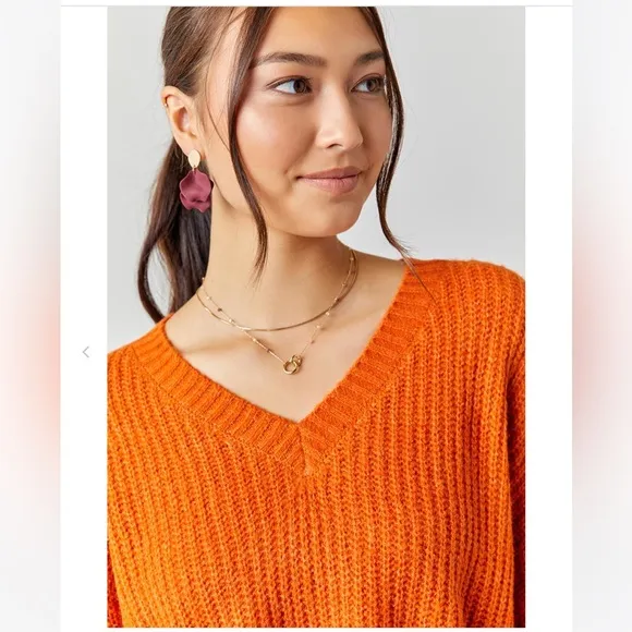 (46)🧡New Francesca’s Addison V-Neck Orange Cropped Sweater🧡