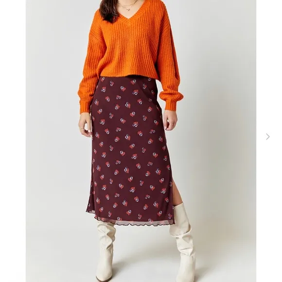 (46)🧡New Francesca’s Addison V-Neck Orange Cropped Sweater🧡