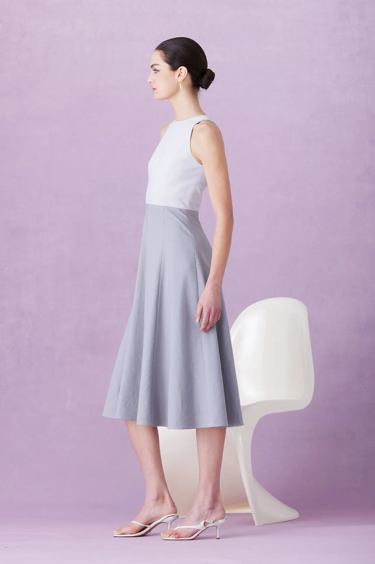 A-SILHOUETTE DRESS IN GREY