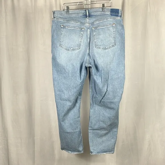 Abercrombie &amp; Fitch The Dad High Rise Distressed Curve Love Jeans.