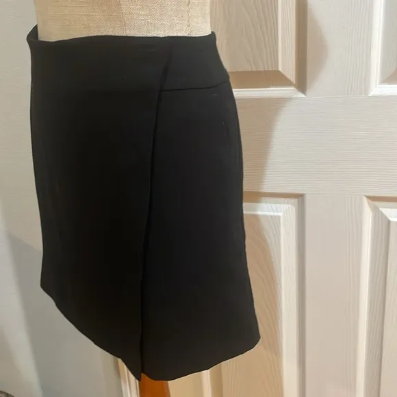 Ann Taylor loft black skort skirt shorts pockets polyester black women’s size 0