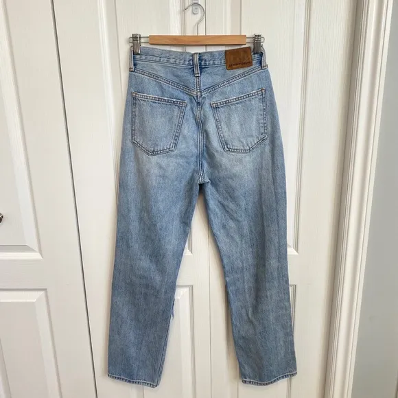 Aritzia Denim Forum Jeans The Joni High Rise Loose 29L Size 25 Light Blue