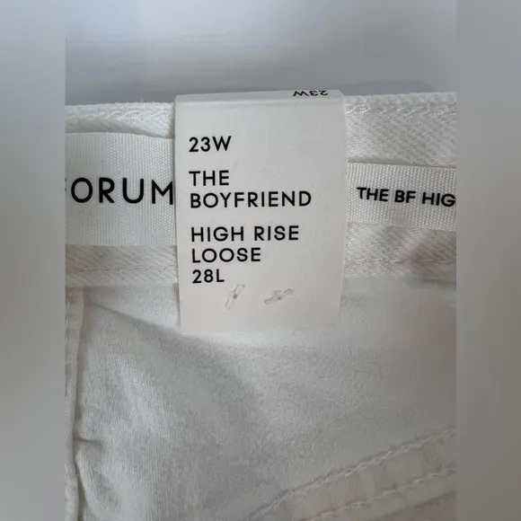Aritzia Denim Forum The '90s Boyfriend Hi-Rise loose 23W‎ 28 L Bone jeans