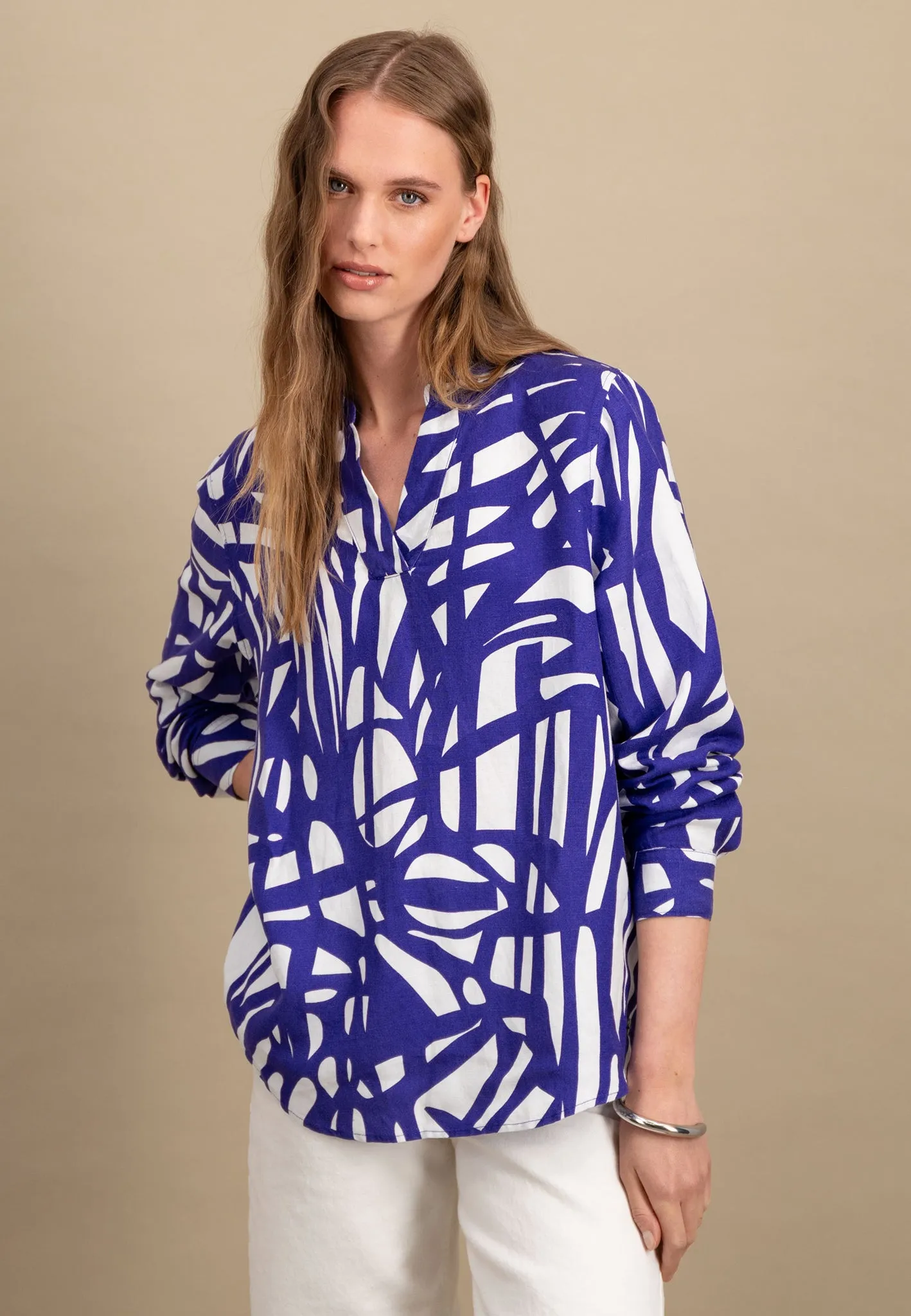 Bluse aus Leinenmix mit Tunika-Kragen