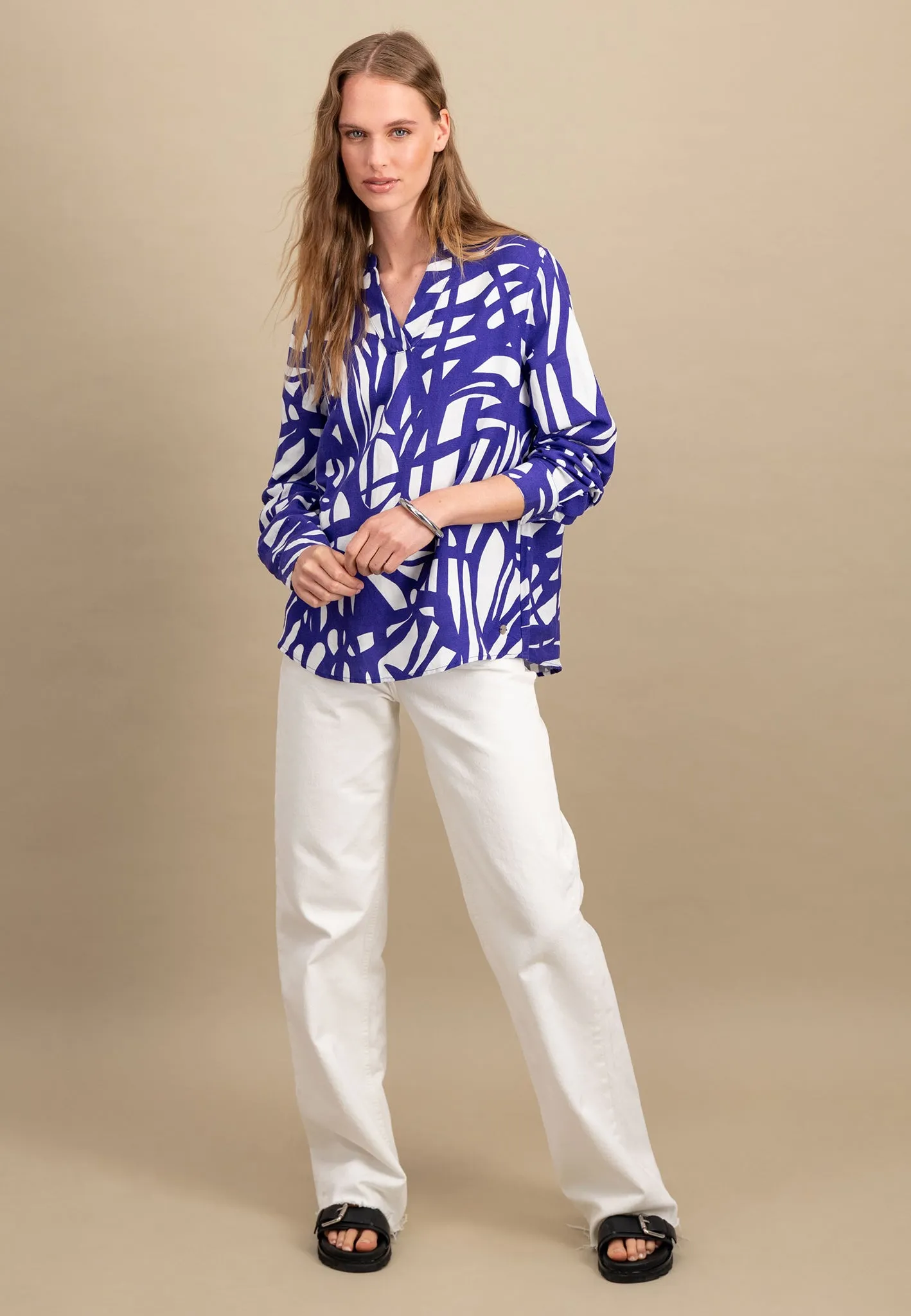 Bluse aus Leinenmix mit Tunika-Kragen