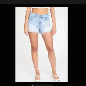 DAZE Troublemaker High Rise Shorts in Ice Cream Vintage NWT