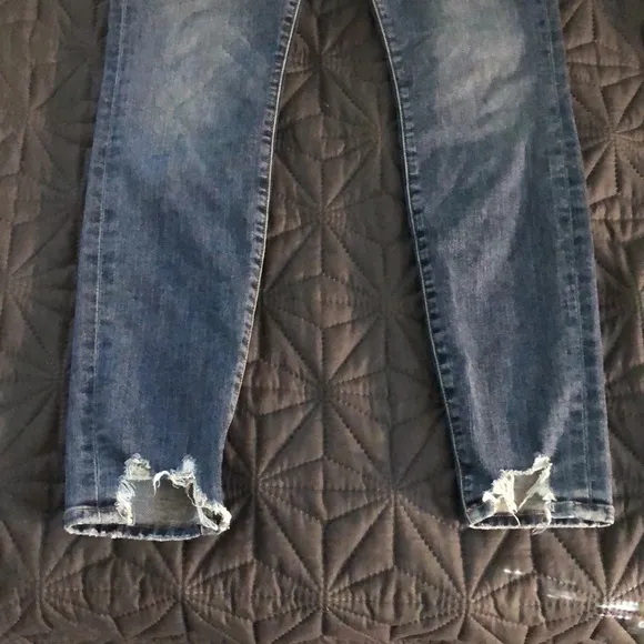 FRAME le skinny de Jeanne chew hem jeans