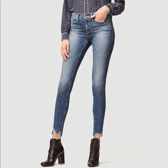 FRAME le skinny de Jeanne chew hem jeans