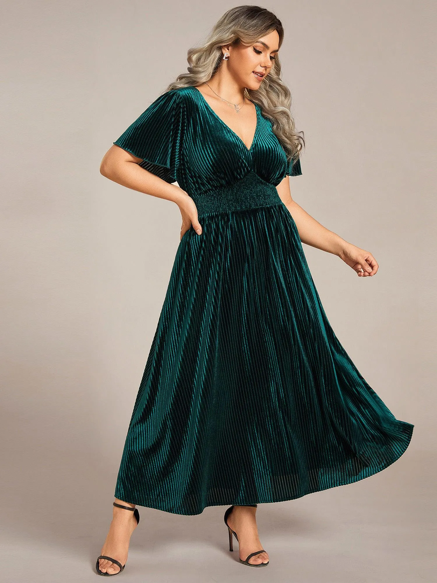 Grande taille Robe d'invité de mariage mi-longue en velours d'automne à manches courtes et col en V gracieux