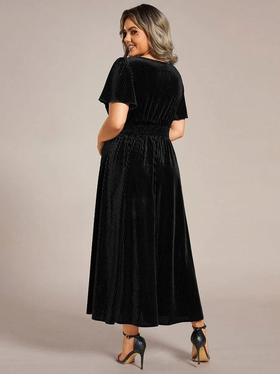 Grande taille Robe d'invité de mariage mi-longue en velours d'automne à manches courtes et col en V gracieux