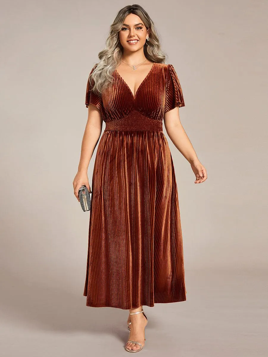 Grande taille Robe d'invité de mariage mi-longue en velours d'automne à manches courtes et col en V gracieux