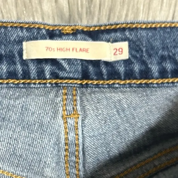 🌟HOST PICK🌟LEVI'S PREMIUM  DARK WASH 70S HIGH RISE STRETCH FLARE JEANS Sz29
