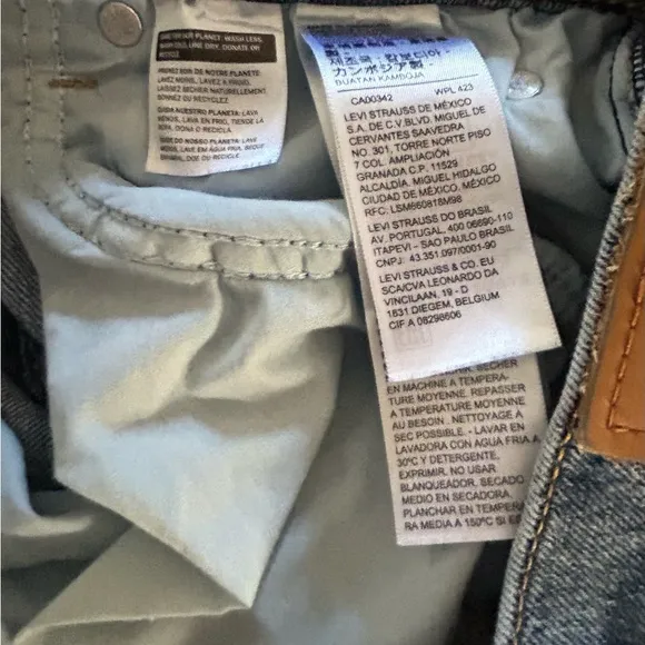 🌟HOST PICK🌟LEVI'S PREMIUM  DARK WASH 70S HIGH RISE STRETCH FLARE JEANS Sz29