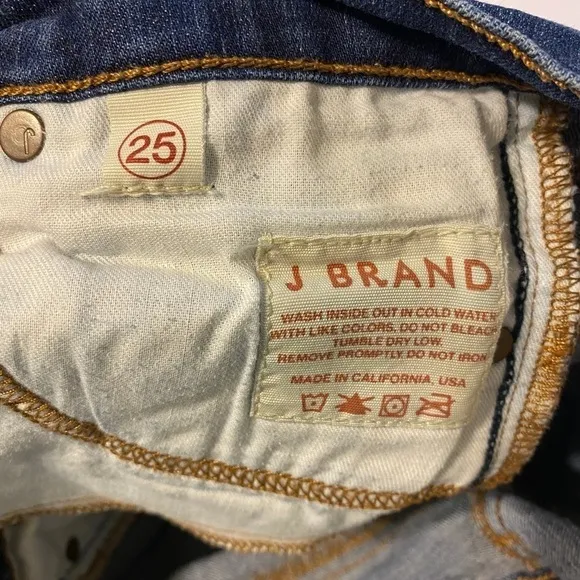 J Brand blue jeans size 25. Revolve. Made in USA. Cotton blend.