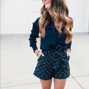 J. Crew High Waisted Navy Shorts With Bee Embroidery &amp; Tie Belt Size 8 EUC