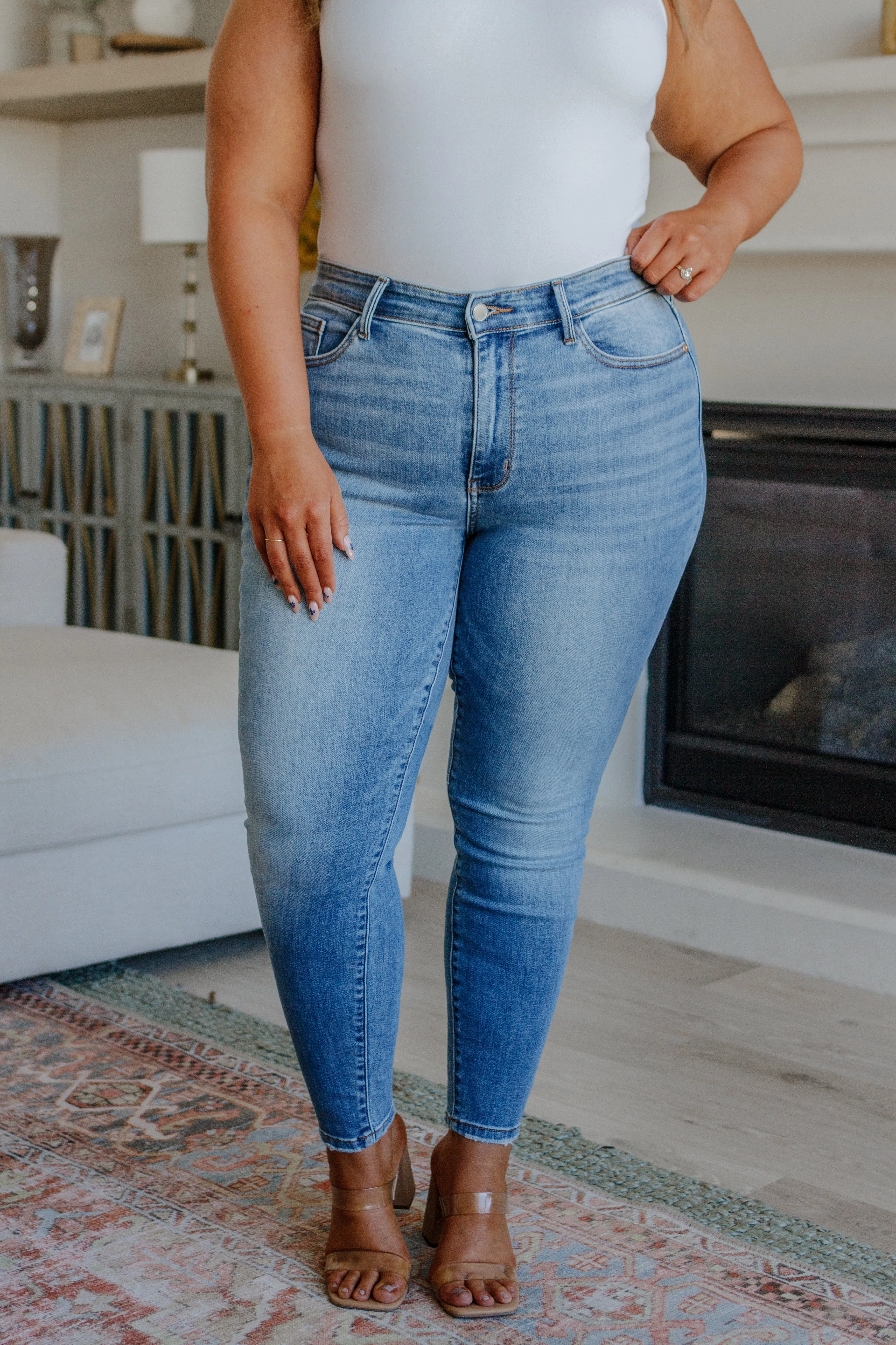 JUDY BLUE Catherine Mid Rise Vintage Skinny Jeans