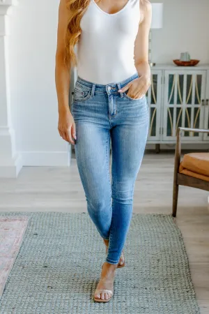 JUDY BLUE Catherine Mid Rise Vintage Skinny Jeans