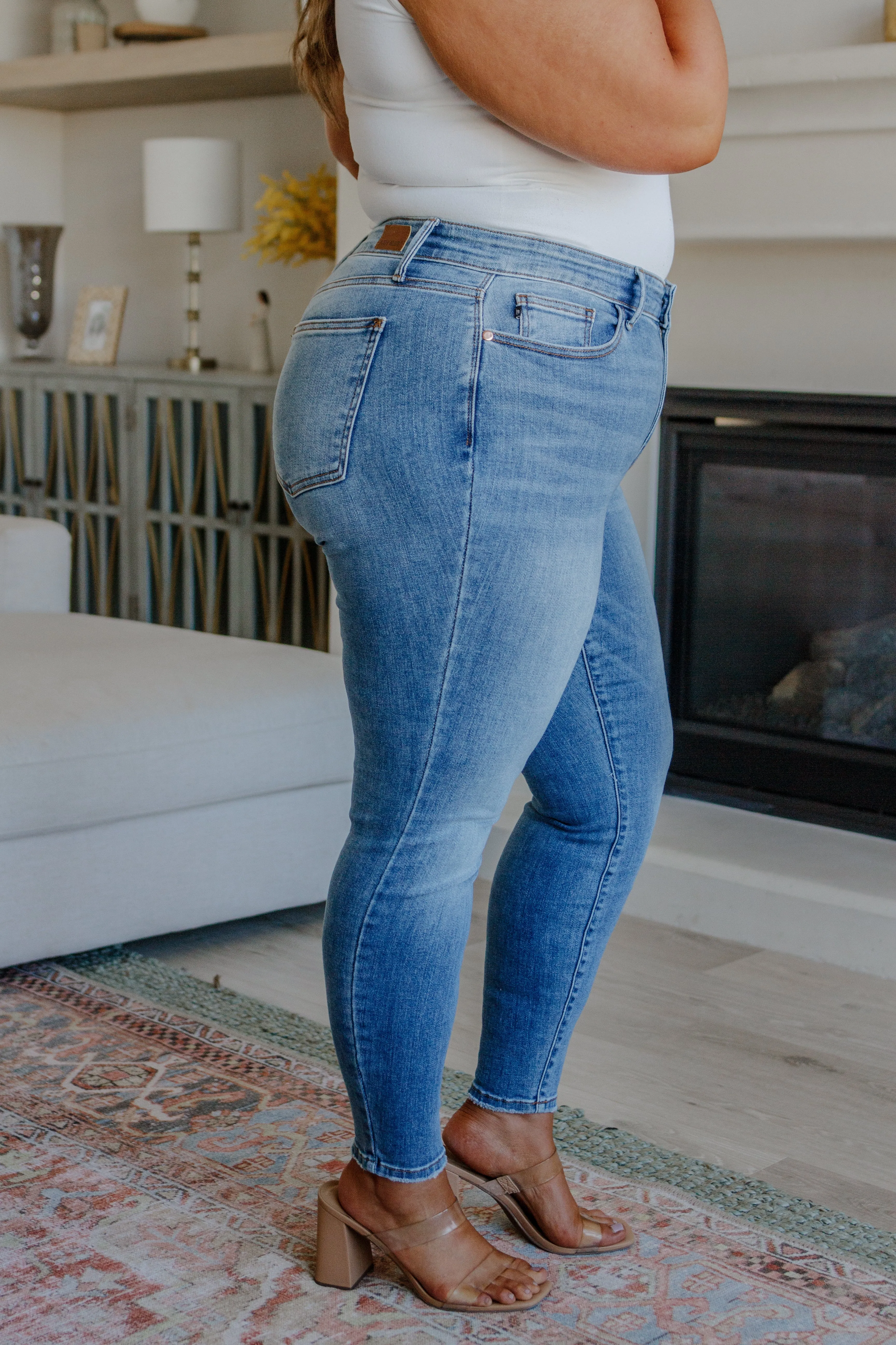 JUDY BLUE Catherine Mid Rise Vintage Skinny Jeans