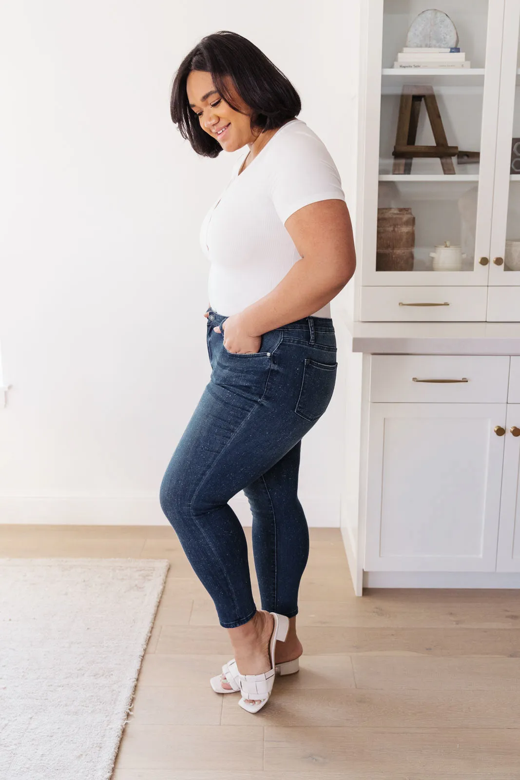 JUDY BLUE Mid-Rise Relaxed Fit Mineral Wash Jeans