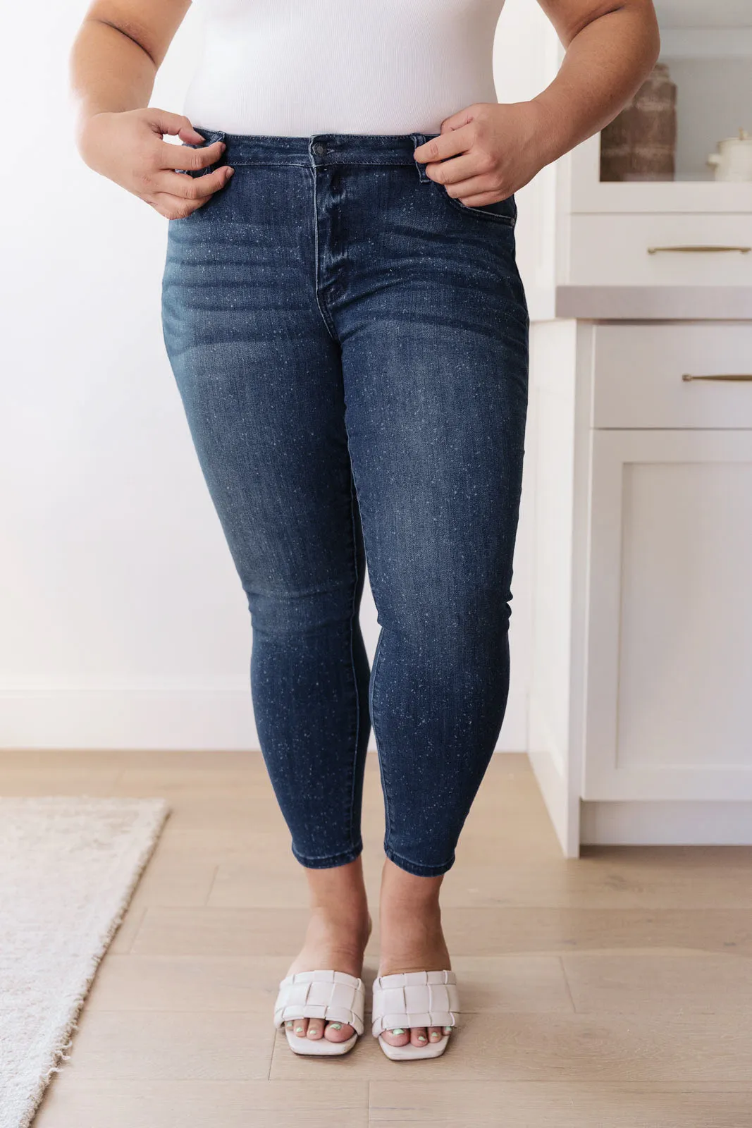 JUDY BLUE Mid-Rise Relaxed Fit Mineral Wash Jeans