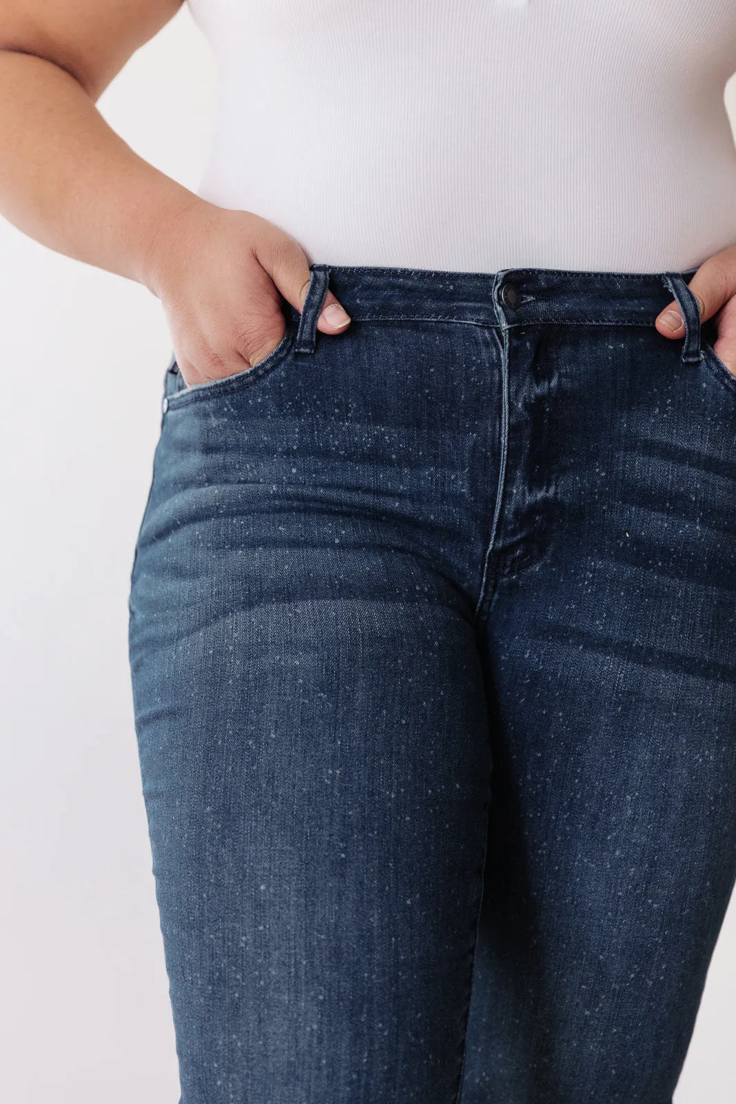 JUDY BLUE Mid-Rise Relaxed Fit Mineral Wash Jeans