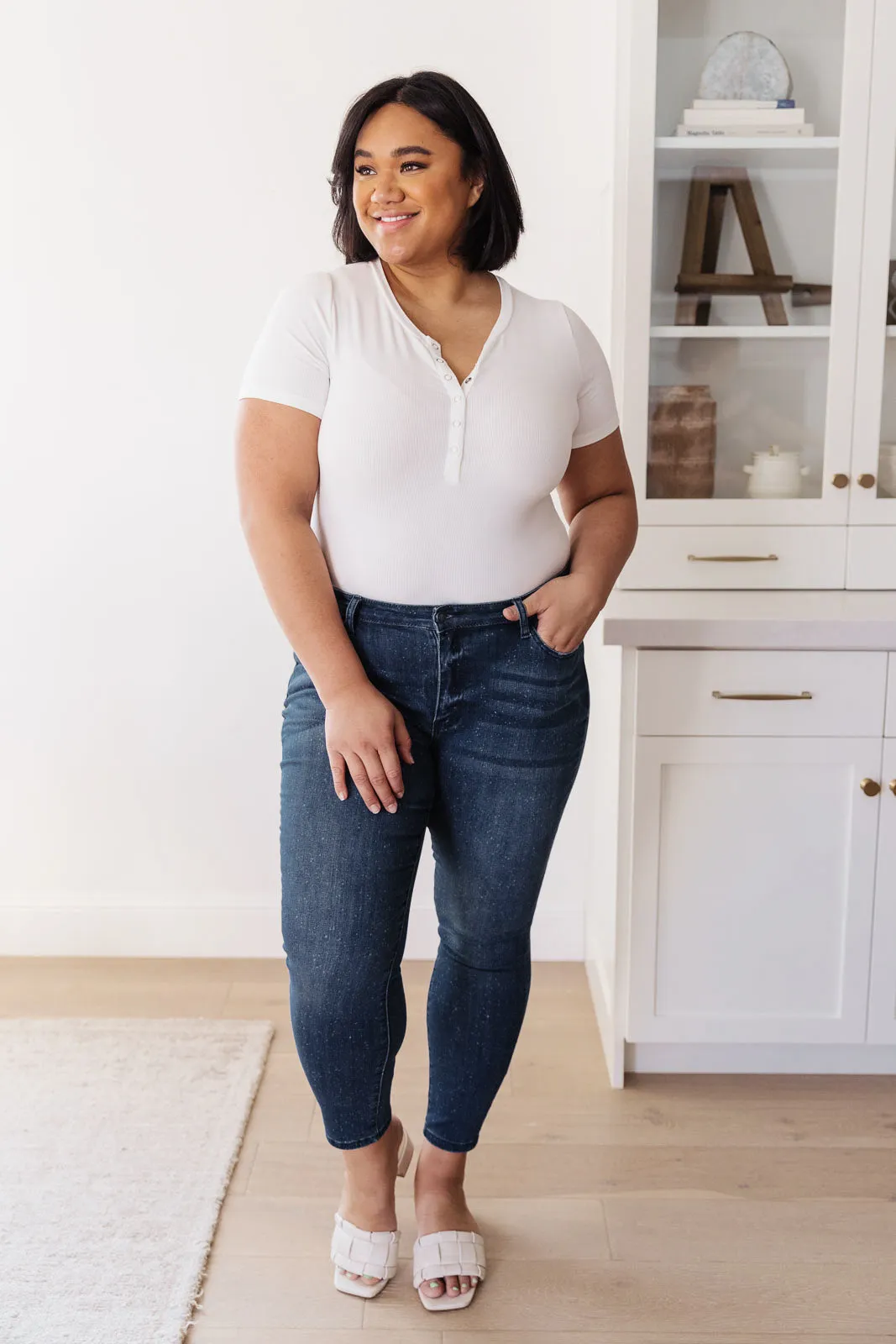 JUDY BLUE Mid-Rise Relaxed Fit Mineral Wash Jeans