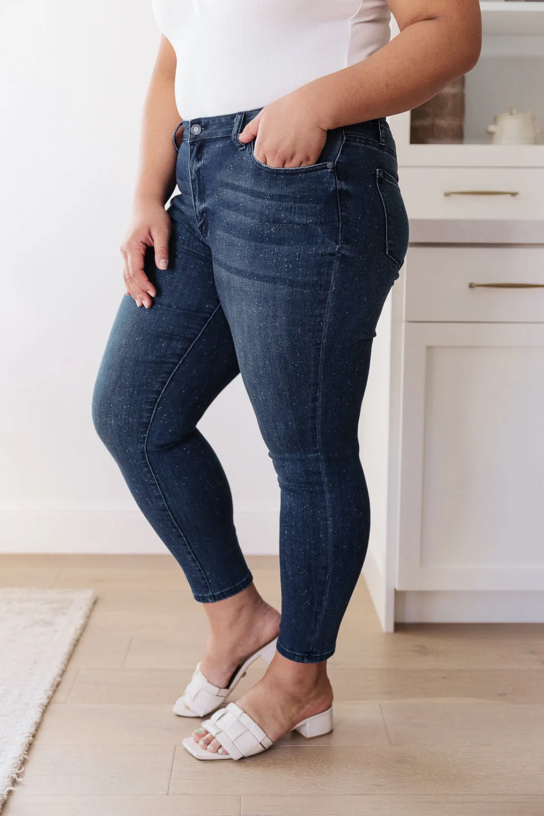 JUDY BLUE Mid-Rise Relaxed Fit Mineral Wash Jeans