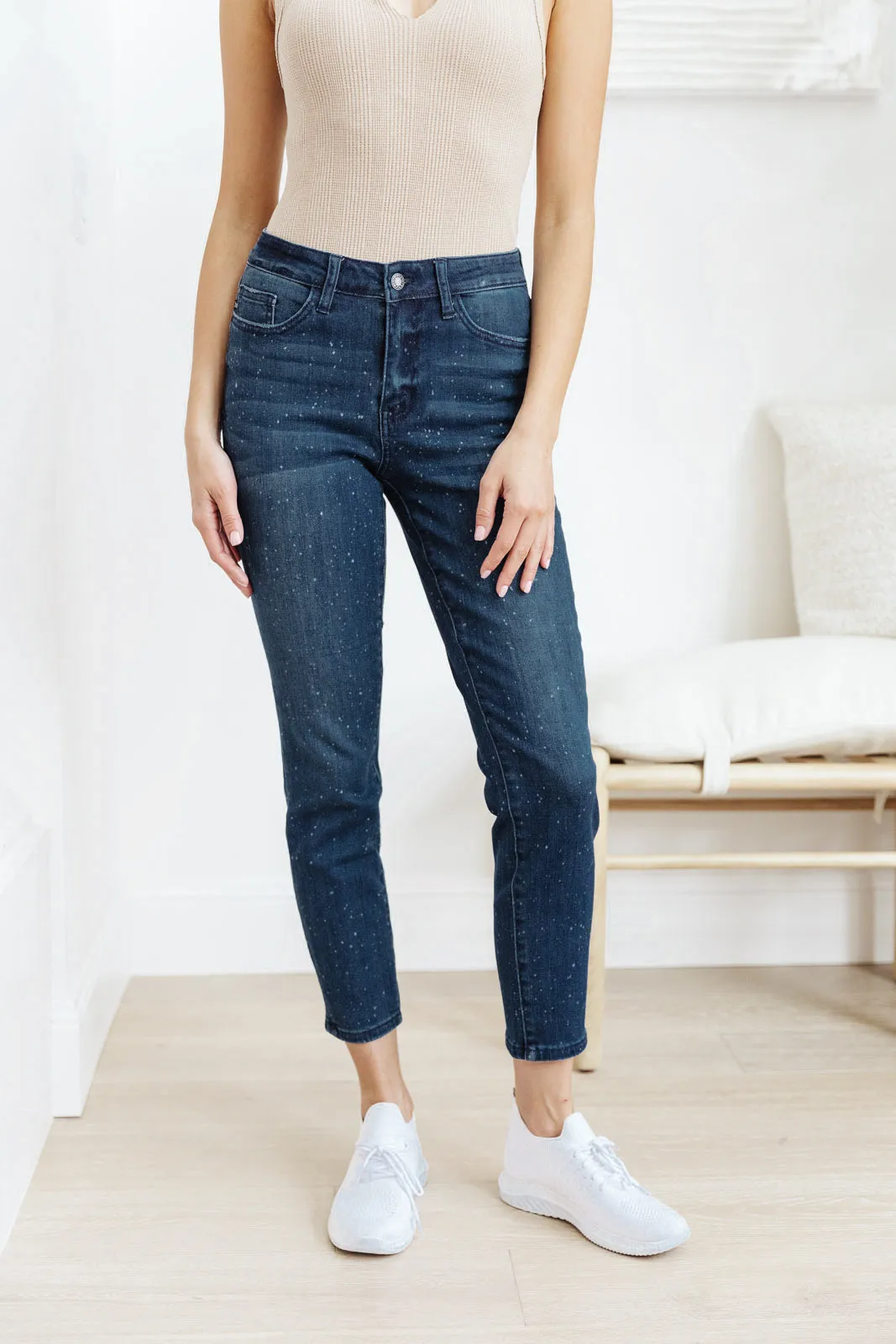 JUDY BLUE Mid-Rise Relaxed Fit Mineral Wash Jeans