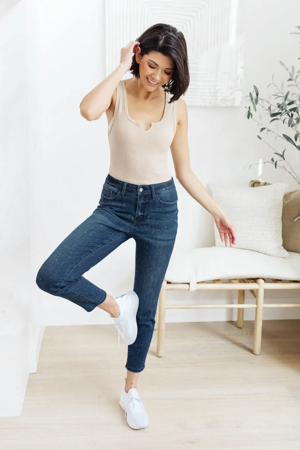 JUDY BLUE Mid-Rise Relaxed Fit Mineral Wash Jeans