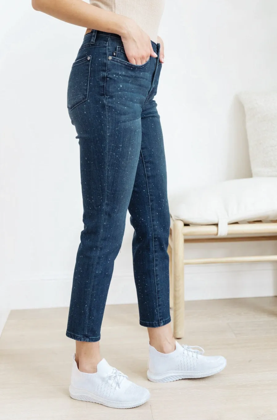 JUDY BLUE Mid-Rise Relaxed Fit Mineral Wash Jeans