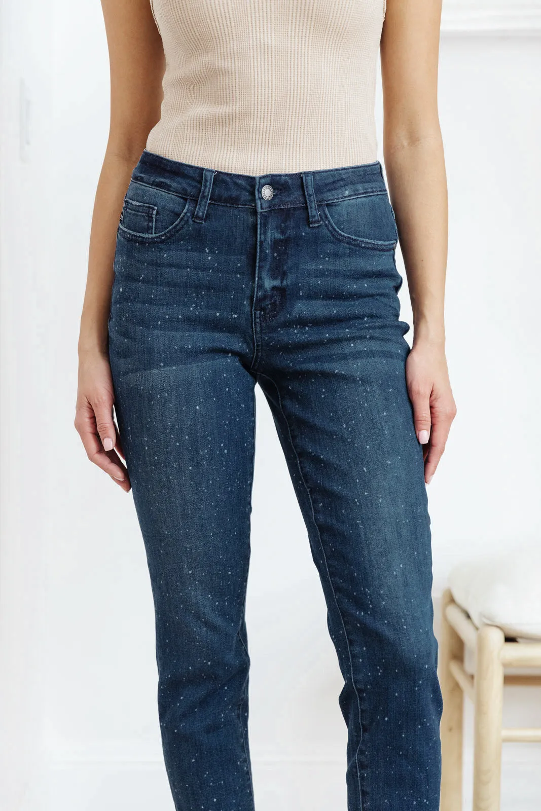 JUDY BLUE Mid-Rise Relaxed Fit Mineral Wash Jeans