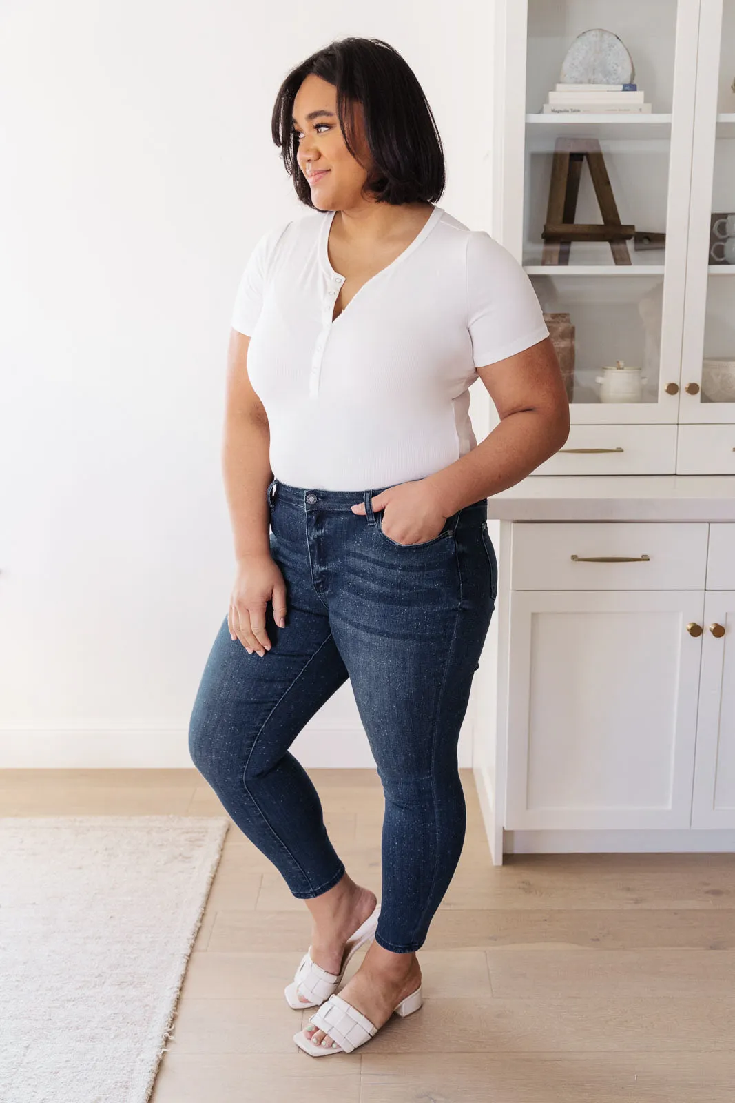 JUDY BLUE Mid-Rise Relaxed Fit Mineral Wash Jeans