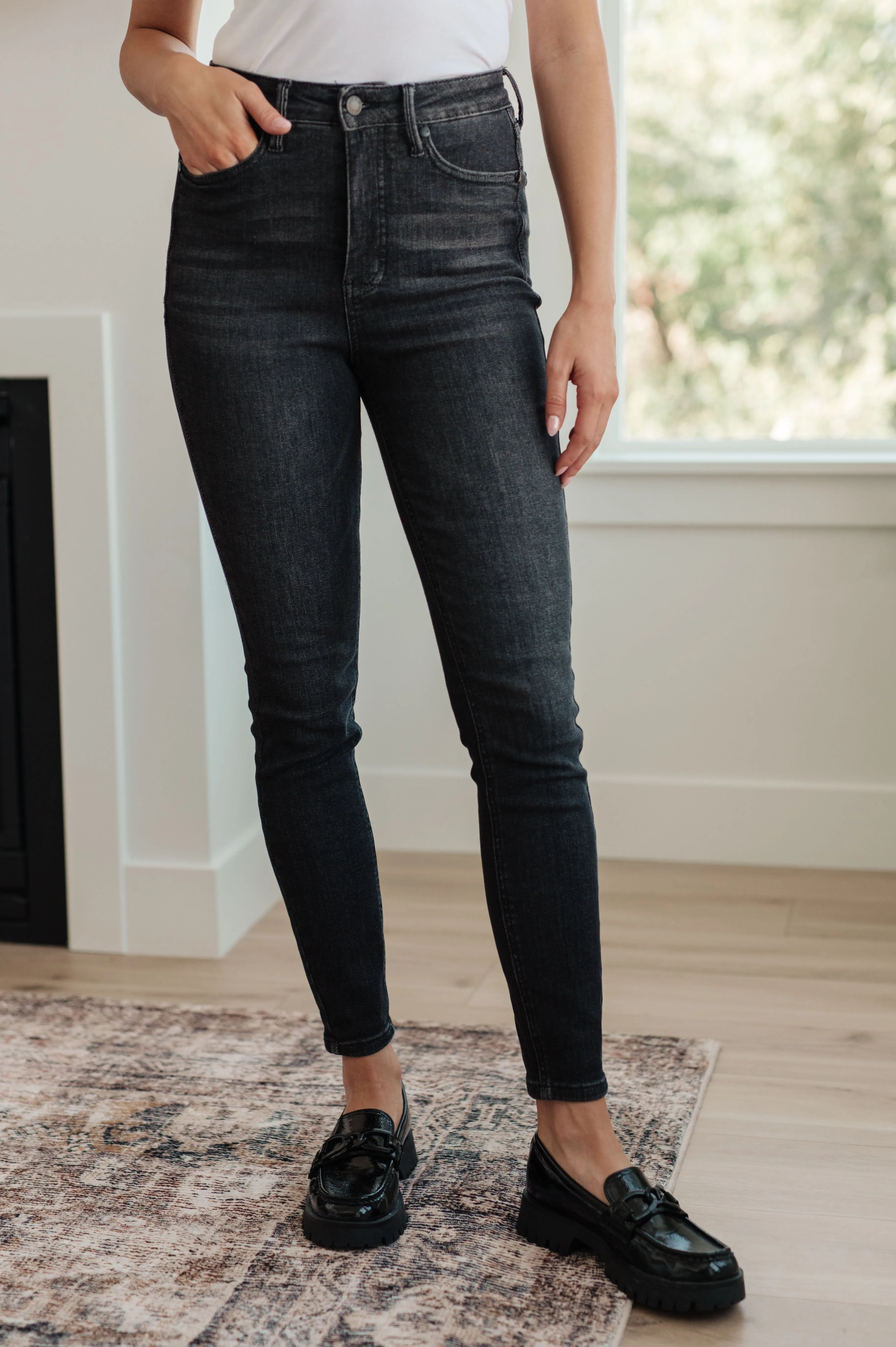 JUDY BLUE Octavia High Rise Control Top Skinny Jeans in Washed Black