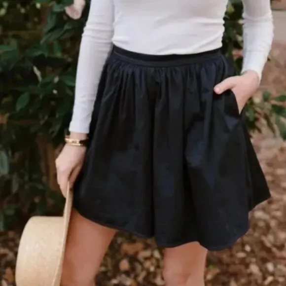 LAKE Navy High-Waisted Shorts‎ Culottes Size S