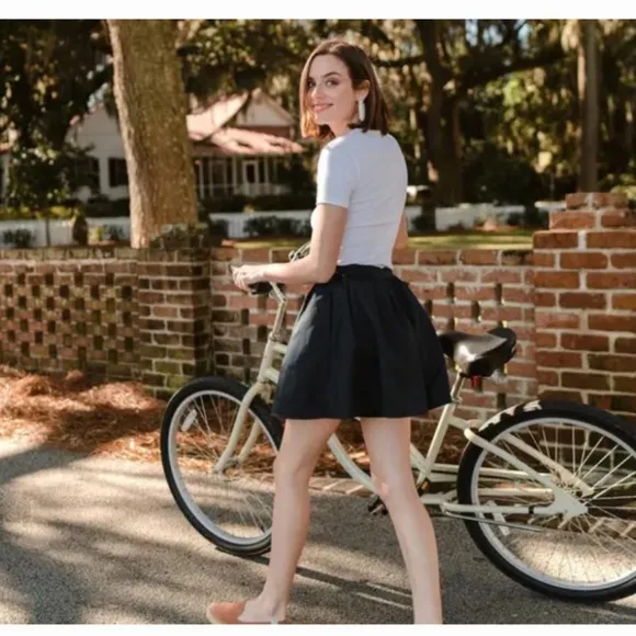 LAKE Navy High-Waisted Shorts‎ Culottes Size S