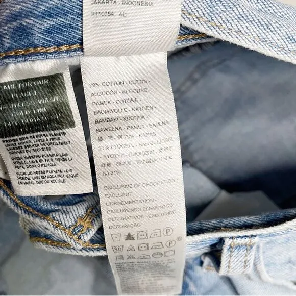 Levis women Baggy Dad Jeans Bin Day 29x30 vtg 90s light wash distressed hole