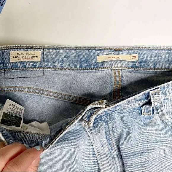 Levis women Baggy Dad Jeans Bin Day 29x30 vtg 90s light wash distressed hole