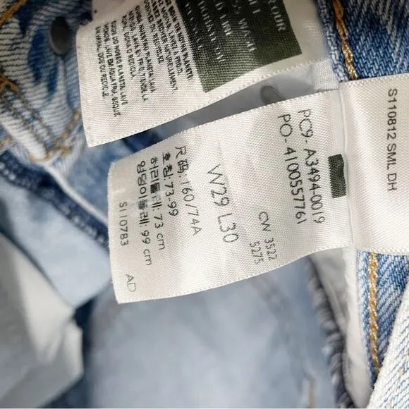 Levis women Baggy Dad Jeans Bin Day 29x30 vtg 90s light wash distressed hole