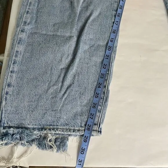Levis women Baggy Dad Jeans Bin Day 29x30 vtg 90s light wash distressed hole