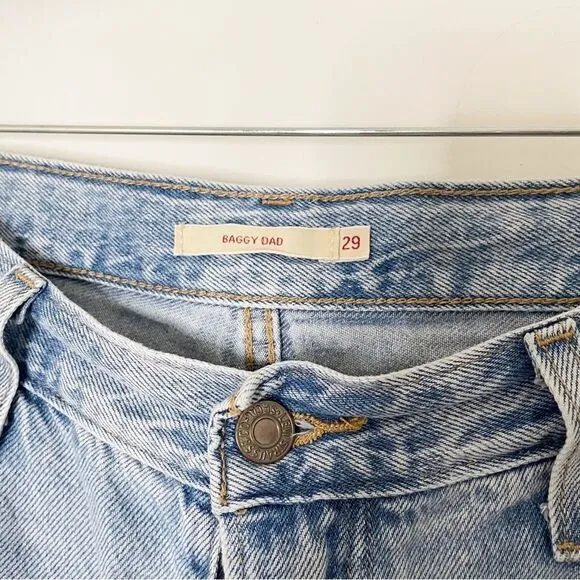 Levis women Baggy Dad Jeans Bin Day 29x30 vtg 90s light wash distressed hole