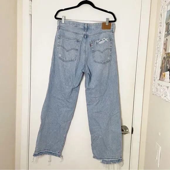 Levis women Baggy Dad Jeans Bin Day 29x30 vtg 90s light wash distressed hole