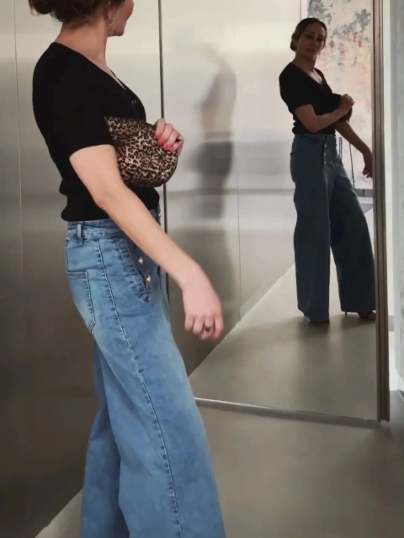 Loose straight jeans with gold buttons