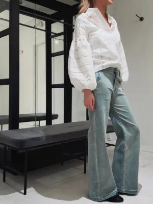 LOOSE STRAIGHT LEG JEANS WITH VINTAGE WASH - LIGHT BLUE
