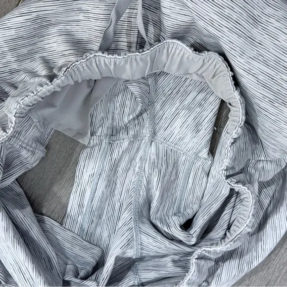 Lululemon On The Fly Short *2.5&quot; Wee Are From Space Ice Grey Alpine White 6