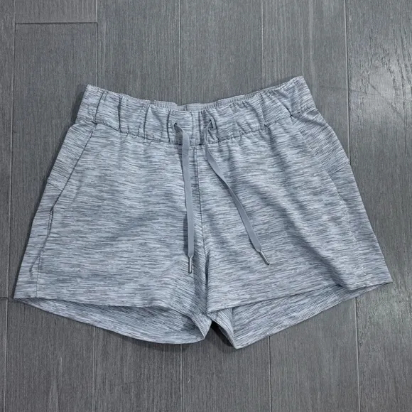 Lululemon On The Fly Short *2.5&quot; Wee Are From Space Ice Grey Alpine White 6