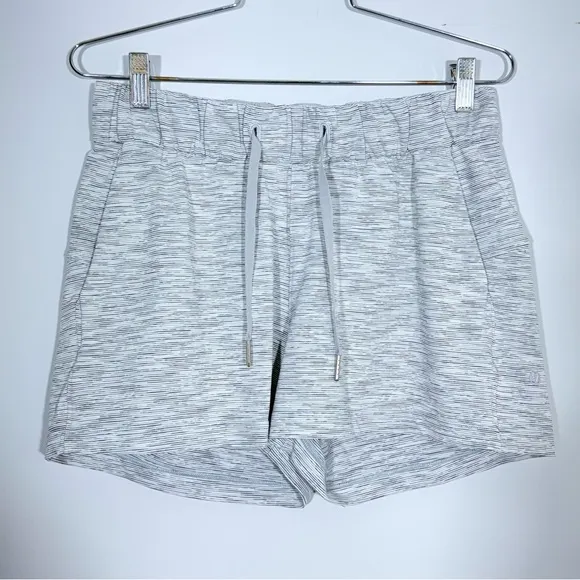 Lululemon On The Fly Short *2.5&quot; Wee Are From Space Ice Grey Alpine White 6